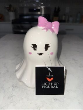 New Light Up Figural Ghost Halloween Decor